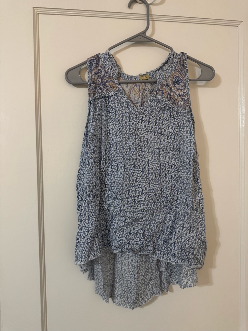 True Craft Blue Printed Sleeveless Paisley Yoke Tank